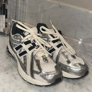 New Balance 1906R Big Kids Sneaker a silver metallic and black.